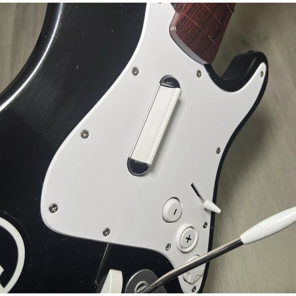 Rock Band Harmonix Guitar Hero Fender Stratocaster Model NWGTS2 Wii No Dongle - Picture 7 of 16